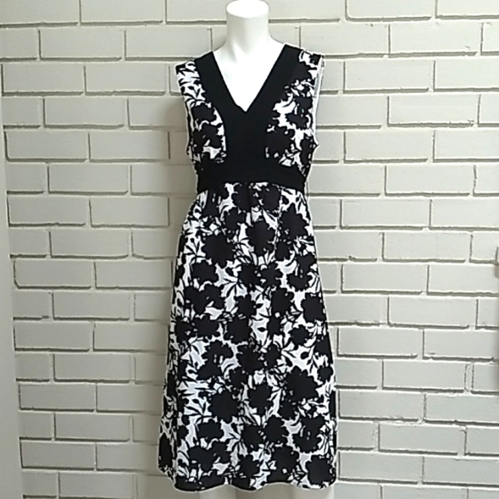 George by Mark Eisen Black/White Tie Back Dress. Size 12